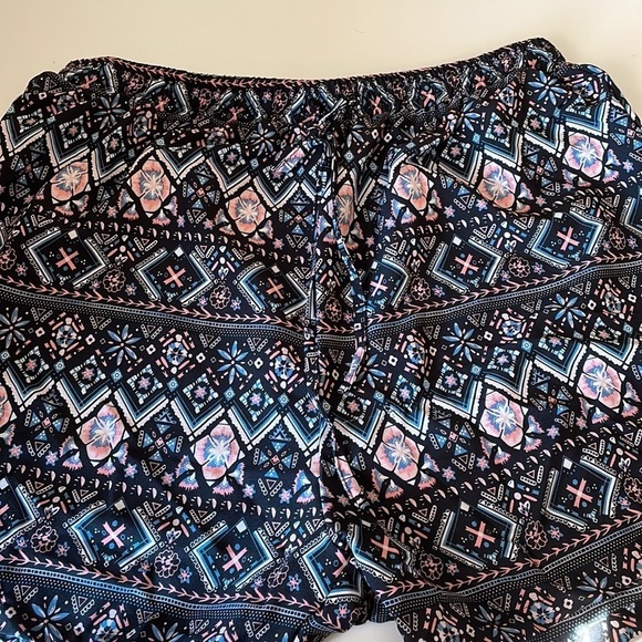 SHEIN Drawstring Shorts - Picture 2 of 3